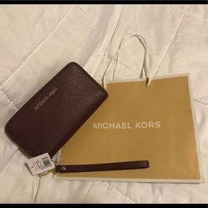 Michael Kors Smartphone Wristlet